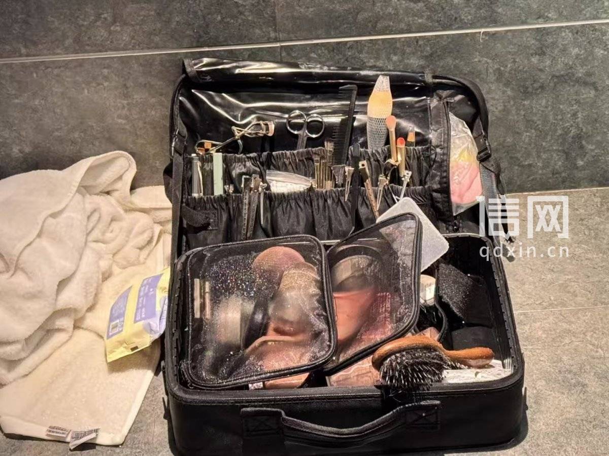 客房漏水客人专业化妆品被泡 喆啡酒店称须有法院判决才可照价赔偿